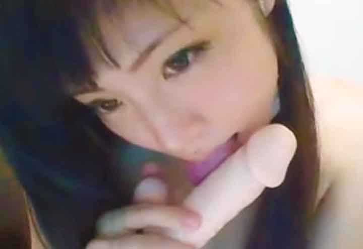 ディルドフェラチオで射精した視聴者が居た模様ｗ ...確かにエロい♪ ｜ライブチャット動画