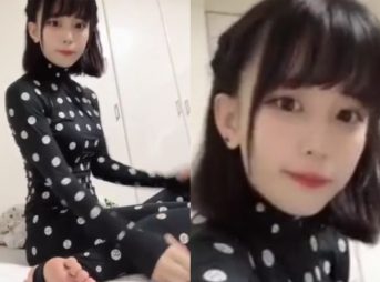 顔が拝めるだけで有り難い！激カワ美少女が全身タイツでライブチャット♡