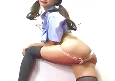 モデルスタイル女が立ったままオナニーするライブチャット録画☆ 爆濡れパイパンで音が凄い♡