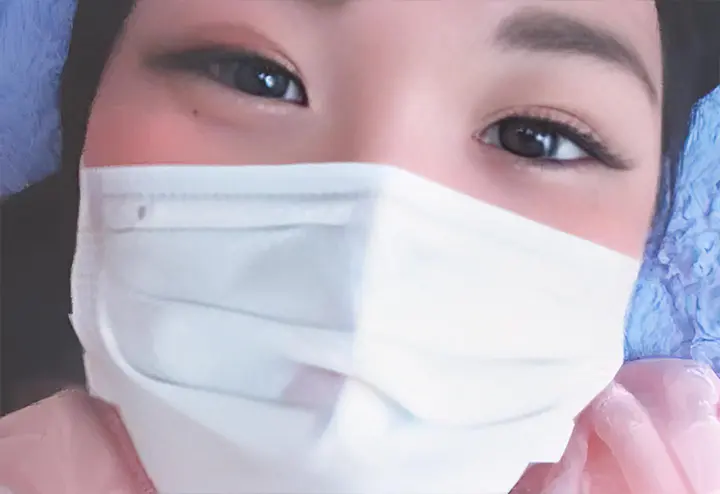 カメラ目線キス