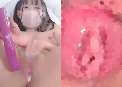 パイパンマンコを晒して新年初潮吹きしちゃうスケベ娘。有料配信が大流出で見放題だよ。