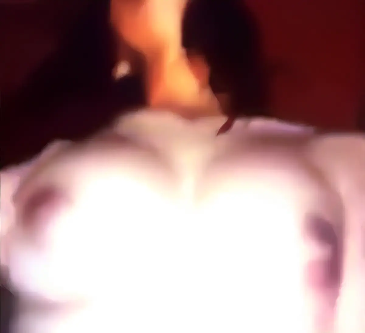 池田エライザハメ撮りセックス流出動画（騎乗位で喘ぐ姿を下からアングルで撮影）※カラー化